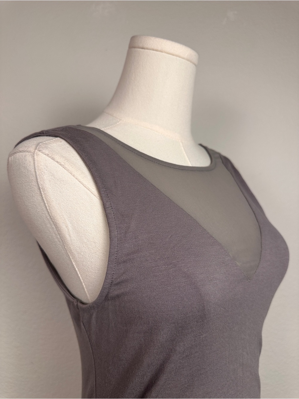 BKE Red Frost Grey Mesh Inset Sleeveless Tank Top | NWT | Medium - Picture 4 of 10